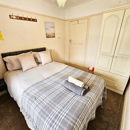 Small Double Room Near Southmead Bristol Exterior photo